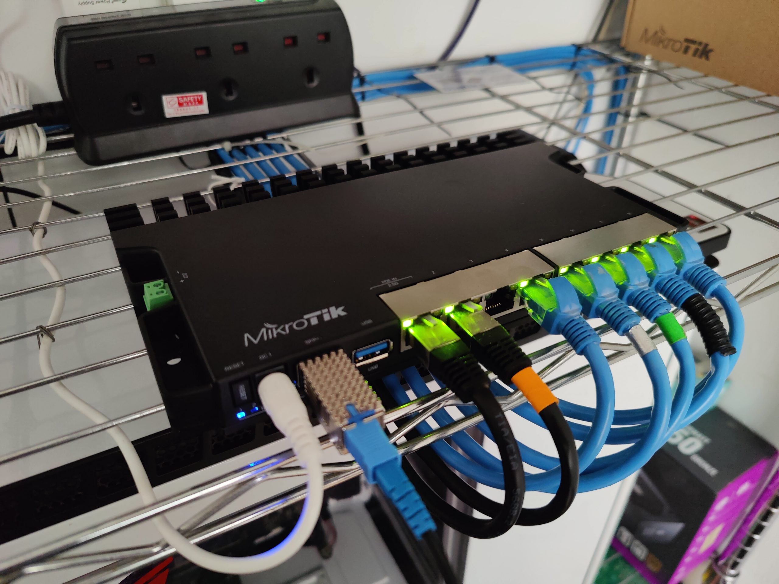 Routeur milti-LAN mikrotik RB5009UG