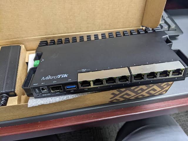 Routeur milti-LAN mikrotik RB5009UG